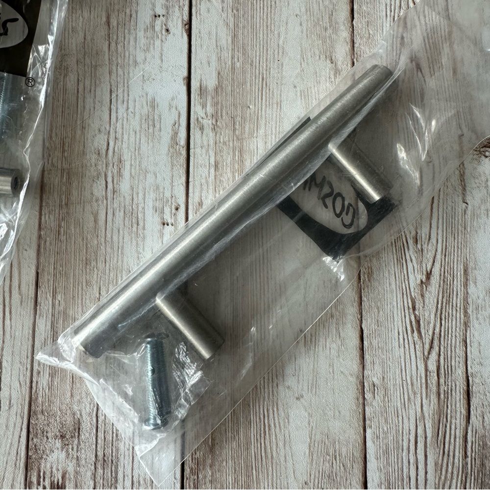 SET OF 6 STAINLESS DOOR PULLS 5.5” TOTAL LEGNTH 3” APART HOLES COMES WITH SCREWS